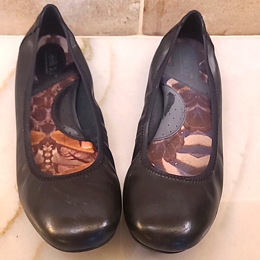 Born flat shoes